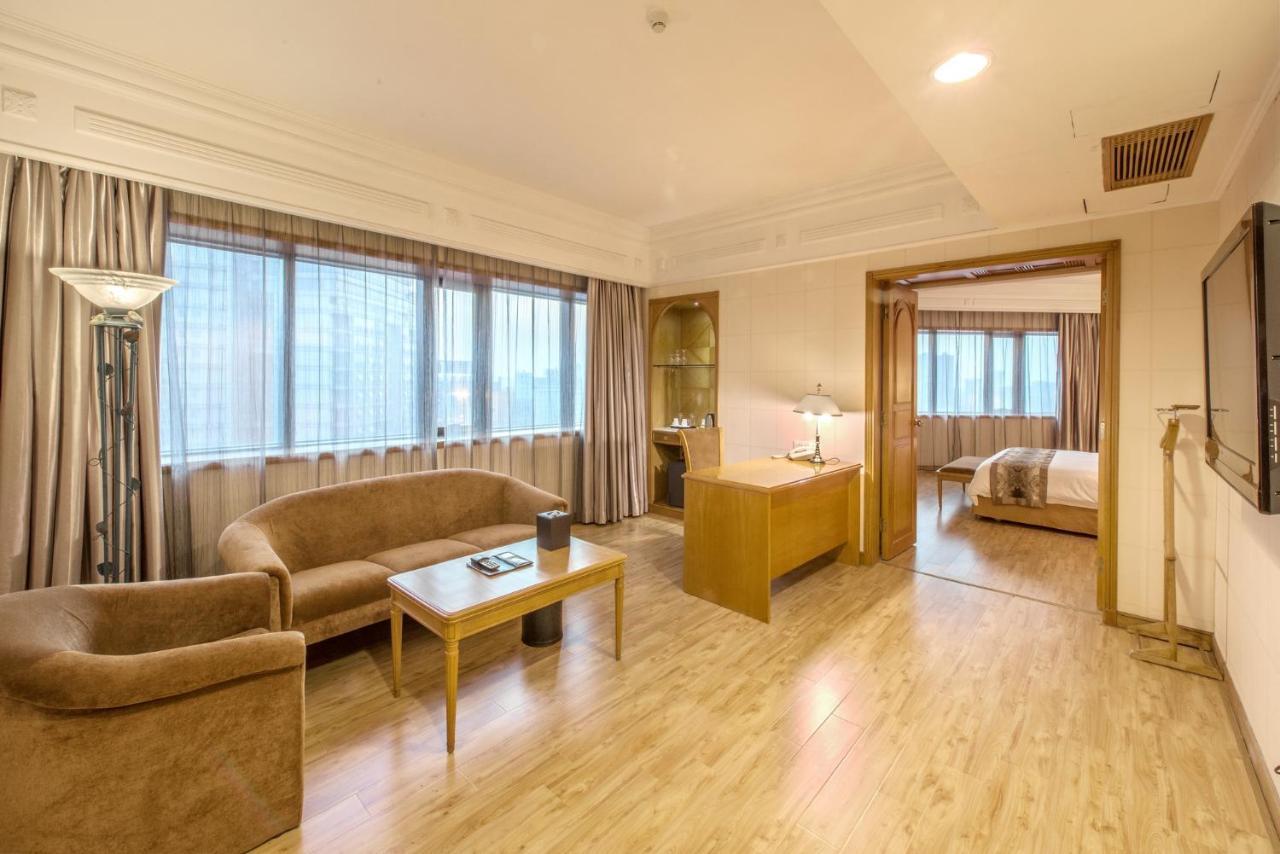 Hotel Silverland Ντονγκουάν Εξωτερικό φωτογραφία