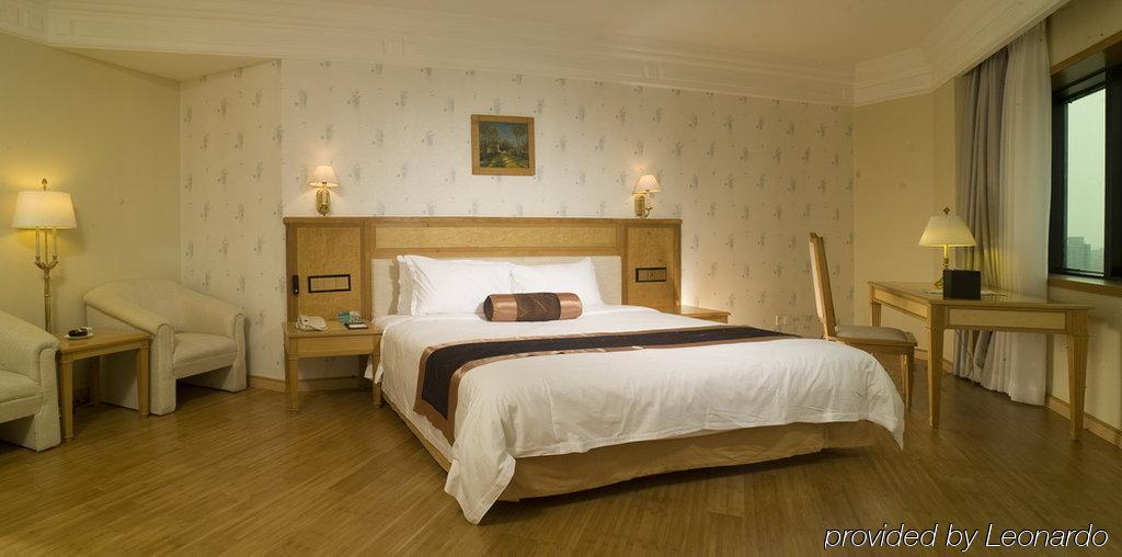 Hotel Silverland Ντονγκουάν Εξωτερικό φωτογραφία